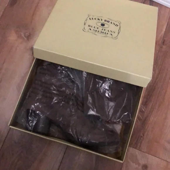 LuckyBrand Tablita SUEDE GREY BOOTS 2.5”Heels Side Zip NWB - Picture 2 of 8